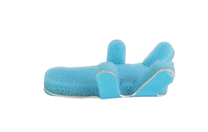 1. OEM aluminum finger splint with foam lined finger support structure