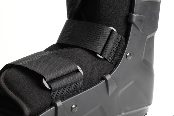 high-profile-walking-boot-for-ankle-sprain
